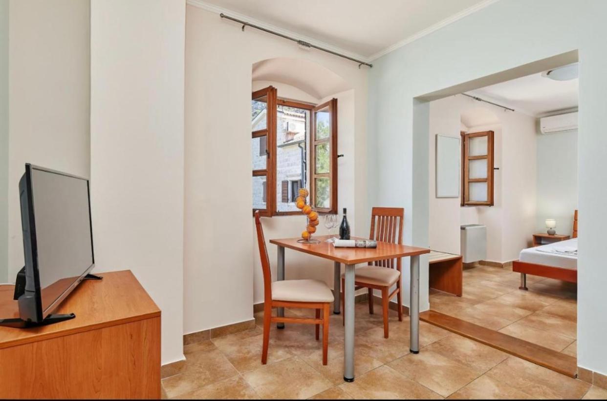 Apartments Barba Kotor Exterior photo