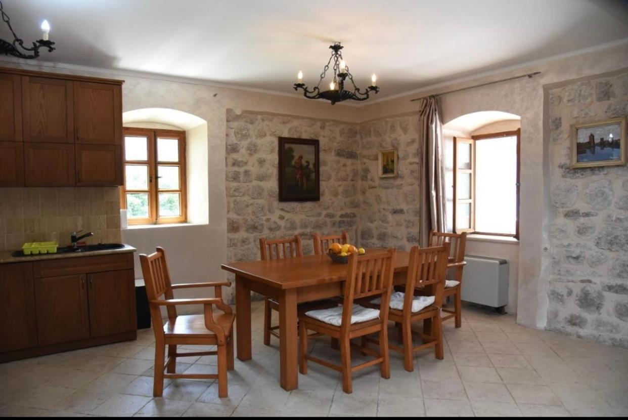 Apartments Barba Kotor Exterior photo